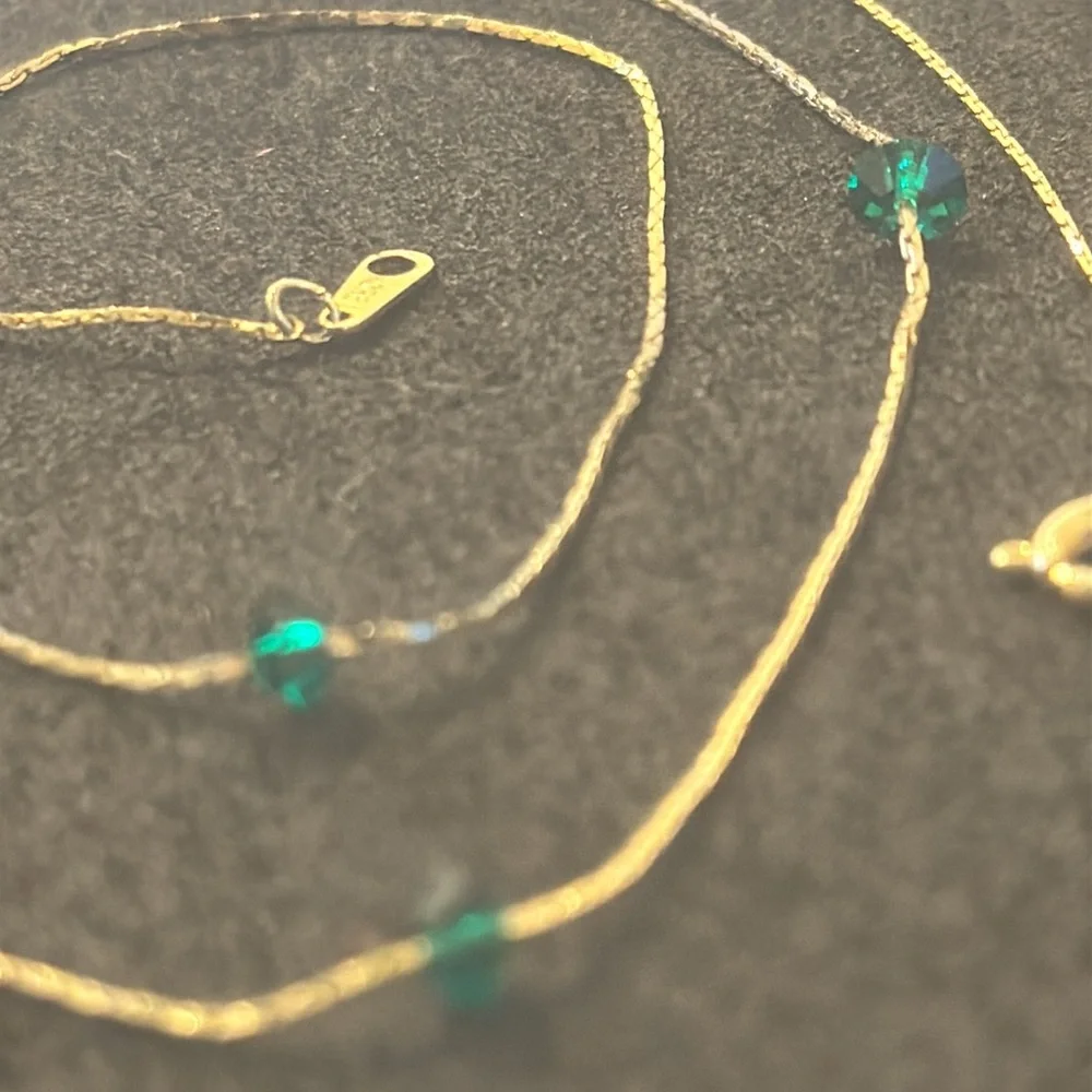 🛑🛑SOLD 🛑🛑Vintage Liquid Gold Necklace with Green Glass Crystals - Picture 10 of 17